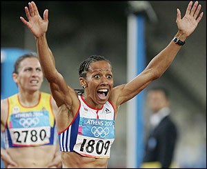 Kelly Holmes wins gold