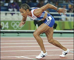 Kelly Holmes starts the 800m final