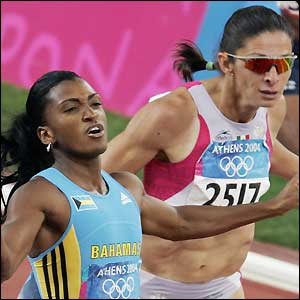 Tonique Williams-Darling wins 400m gold in a season's best time of 49.56 seconds 