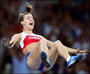 Russia's Yelena Isinbayeva sets a new world record of 4.91m