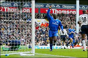 Jimmy Floyd Hasselbaink celebrates his goal
