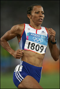 Kelly Holmes moves into 1500m final