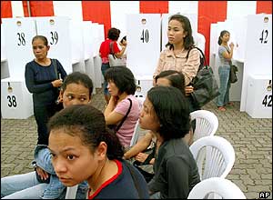 A group of Indonesia women wait for their turns to vote at Indonesia's Singapore embassy