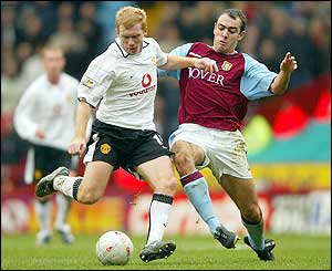 Paul Scholes in action against Aston Villa