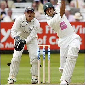 Vikram Solanki scores a half century as Warwickshire start to build a respectable total