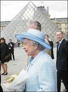 The Queen went to the famous Louvre museum to see paintings which will form part of a new British gallery, due to open in 2005