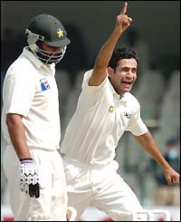 Irfan Pathan strikes in the first over of the day, ousting Pakistan skipper Inzamam-ul-Haq
