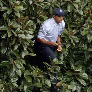 World number one Tiger Woods makes a shaky start