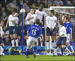 Gary Naysmith curls in free-kick to give Everton a 2-0 lead