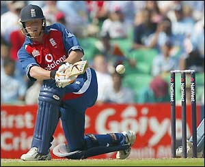 Paul Collingwood scores 80 off 86 balls