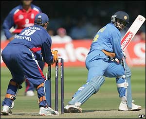 Rahul Dravid scores a half century as several of India's batsmen fail 