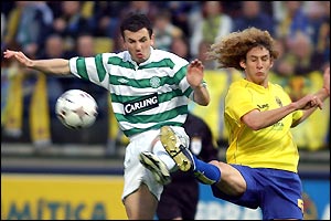 Celtic have a nightmare start in Villarreal as Sonny Anderson scores after five minutes to put the Spaniards 2-1 up on aggregate