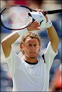 Lleyton Hewitt celebrates defeating Karol Beck