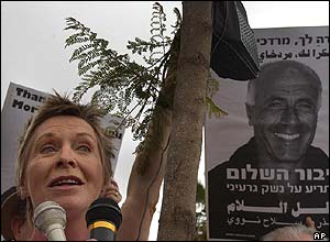 British actress Susannah York supporting Mordechai Vanunu