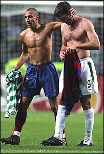 Henrik Larsson exchanges shirts with Chris Sutton