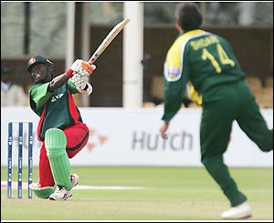 Maurice Ouma catches Shoaib Akhtar's fast bowl at full pace