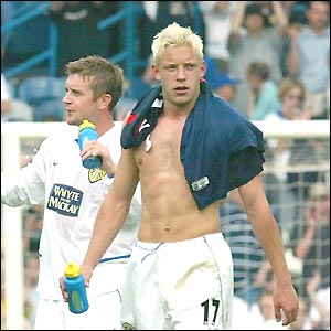 Alan Smith trudges off the field after Leeds' 2-1 home defeat to Portsmouth