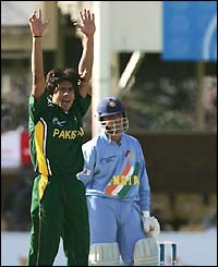Sami celebratesa after capturing the wicket of Sourav Ganguly