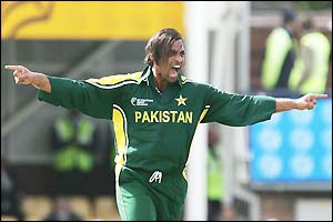 Shoaib Akhtar celebrates a wicket