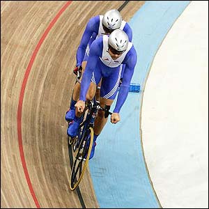 Ian Sharpe and Paul Hunter ride their way to bronze
