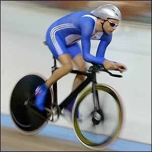 Bournemouth cyclist Kenny, who has cerebral palsy, clocked a new world record time of three minutes 46.260 seconds