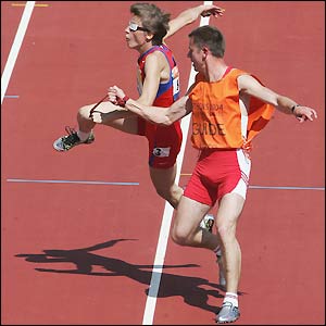 Maren Bossmeyer finishes last in her heat and fails to make the final after falling
