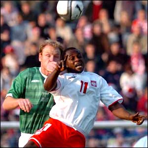 Garry Doherty challenges Emmanuel Olisadebe for the ball