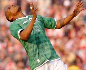 Clinton Morrison looks to the skies after going close for Ireland