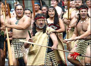 New Zealanders on the 'walk of hope' 05 May 2004