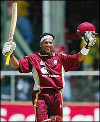 Ramnaresh Sarwan celebrates making his ton