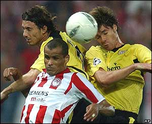 Olympiakos' Rivaldo and Liverpool's Josemi and Xabi Alonso