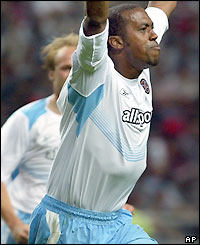 Mark de Vries scores twice to put Hearts ahead after falling behind early on