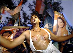 Gandhi supporter slashed his chest