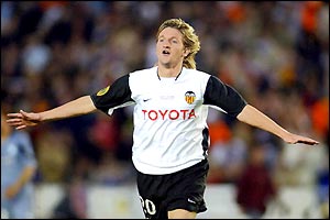 Valencia double their lead on 58 minutes as Mista brilliantly finishes off a superb counter attack