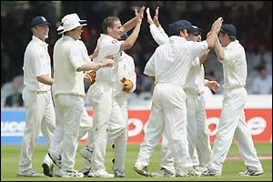 Fleming is caught by Strauss for 34, leaving the tourists on 58-1