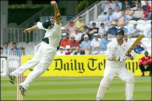 Nathan Astle joins Mark Richardson at the crease and quickly races past his tally