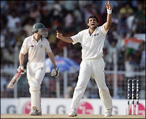 Zaheer Khan celebrates the wicket of Simon Katich