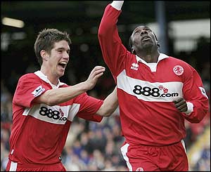 Chris Riggott congratulates Jimmy Floyd Hasselbaink
