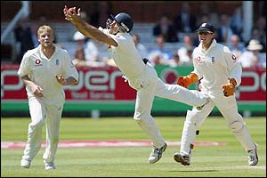 Nasser Hussain claims a catch off Ashley Giles' bowling to dismiss Craig McMillan