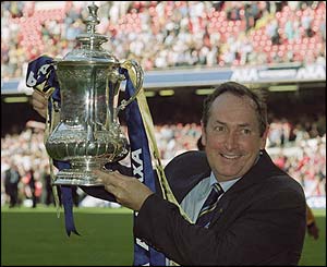 Gerard Houllier holds the FA Cup aloft after Liverpool's win over Arsenal in 2001