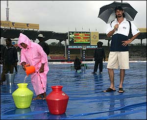 Jason Gillespie (right)
