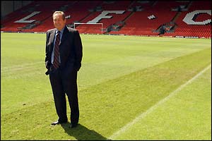 Gerard Houllier poses in front of the Kop