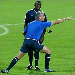 Claudio Ranieri tries to get his message across to Jimmy Floyd Hasselbaink