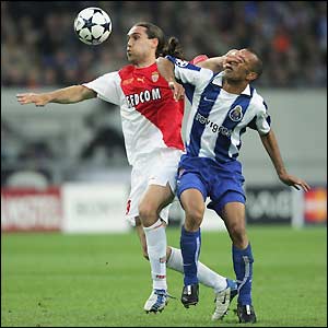 Dado Prso holds off Porto's Costinha