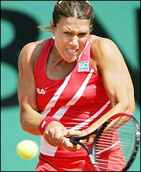 America's Jennifer Capriati on her way to the next round after beating Czech Kveta Peschke