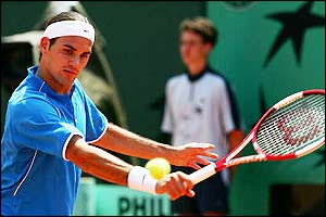 World Number One Roger Federer beat Nicholas Kiefer in straight sets