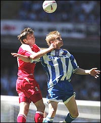 Lee Miller of Bristol City and Daniel Harding of Brighton