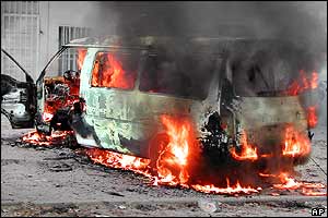 Vehicle ablaze after students violently demonstrated in Kinshasa