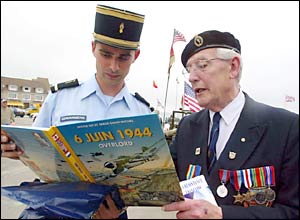 Veteran Vic Hayman with a gendarme