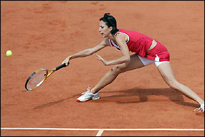 Myskina is at full stretch to deny Dementieva